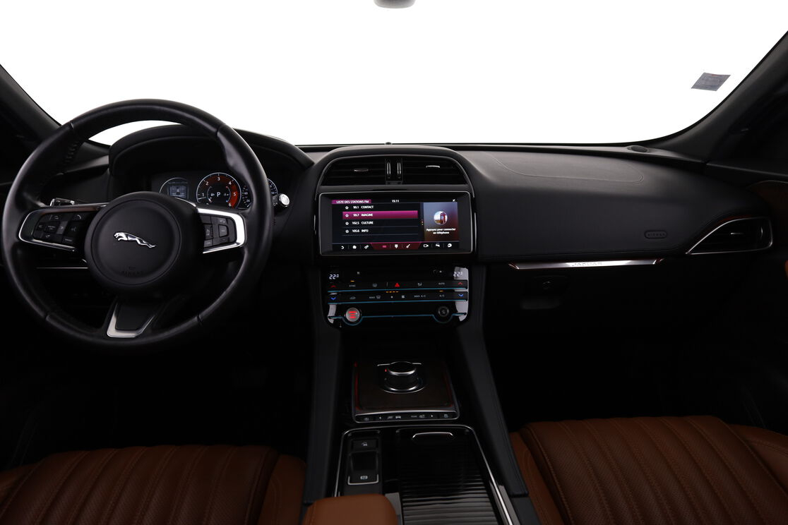 Jaguar F-Pace 2.0 d Prestige 4x4 BVA — photo 11