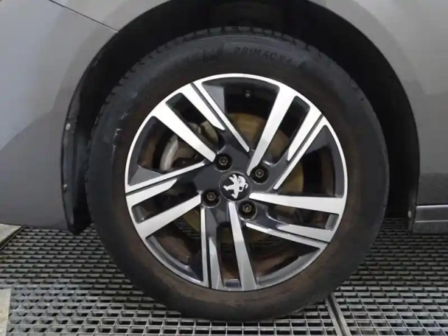 Peugeot 208 1.2 puretech 100ch s&amp;s allure — photo 9