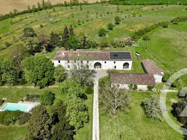 Maison 20 pièces 711 m²