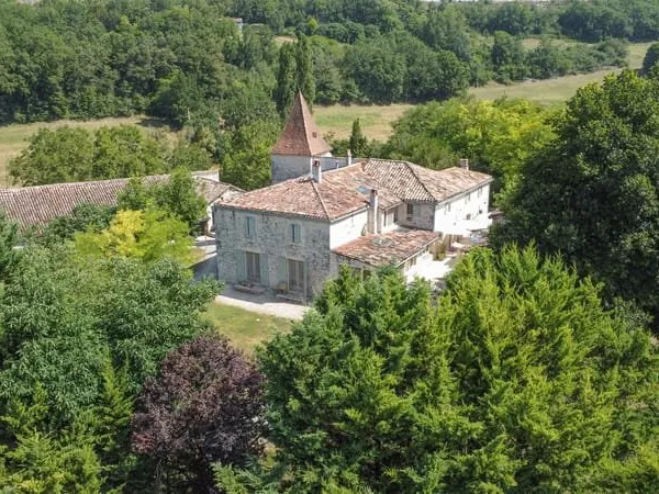 Magnifique propriété quercynoise avec son pigeonnier, piscin