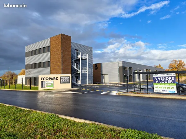Local 187 m² Cholet