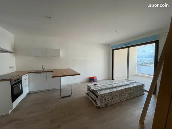 Appartement 2 pièces avec terrasse et parking à BASTIA (Sortie Sud)