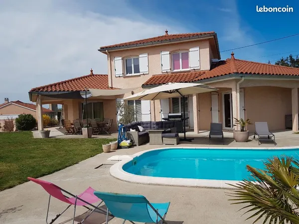 Maison 140 m2 + 40 m2 garage sur terrain 1320 m2