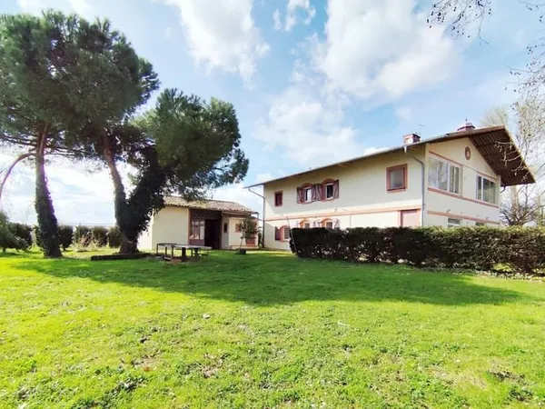 Immeuble de rapport 4 appartements et une maison