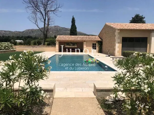 Maison 8 pièces 600 m²