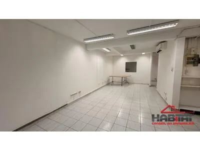 LOCAL COMMERCIAL DE 45M2 AVEC PARKING