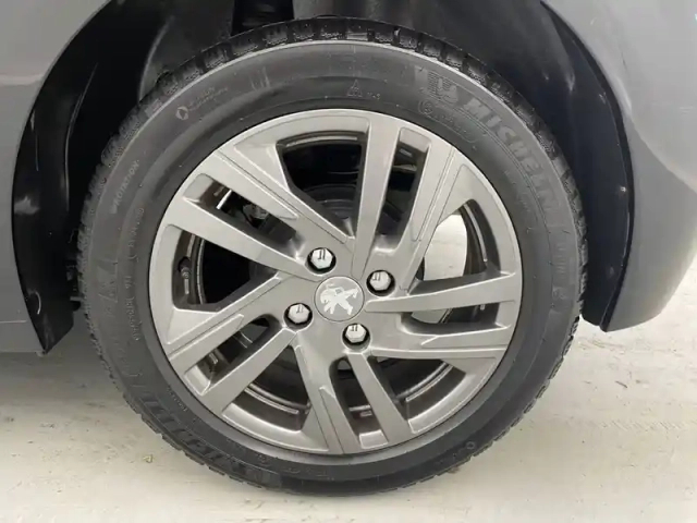Peugeot 208 puretech 75 s&amp;s bvm5 — photo 16