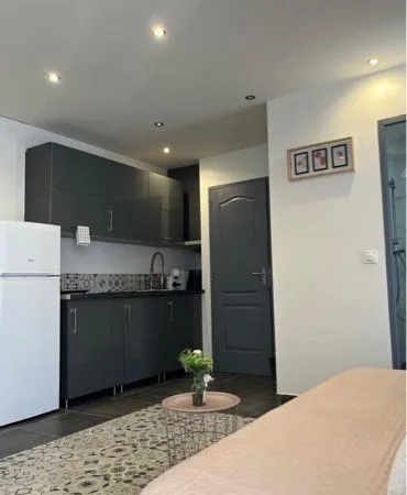 Studio et local commercial attenant Frejus st aygulf