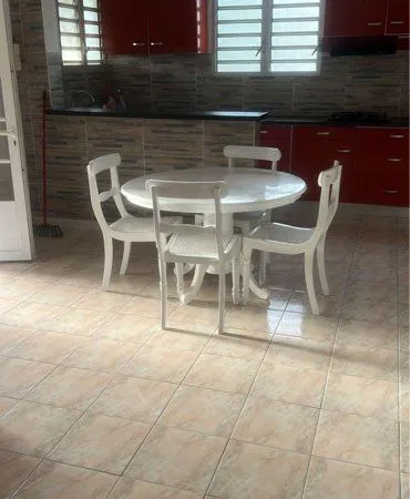F4 meublé - Ravine Vilaine Bas de villa entièrement meublé, à louer à l'année ou en saisonnier à Rav
