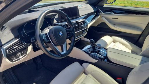 BMW Serie 5 Touring xDrive 520d 190 Steptronic8 - Luxury Line – 2018 – 104900 km – Diesel – Boîte Automatique — photo 36