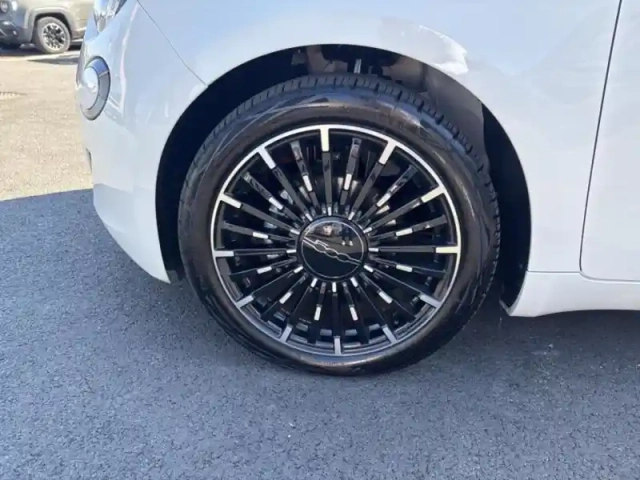 Fiat 500 c e 95ch pack confort &amp; style my23 — photo 9
