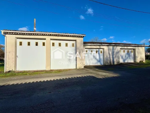 Ensemble de garages avec terrain constructible