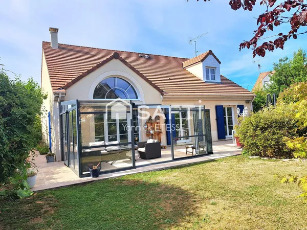 Superbe pavillon spacieux avec grand jardin paysager, véranda et terrasse sans vis à vis