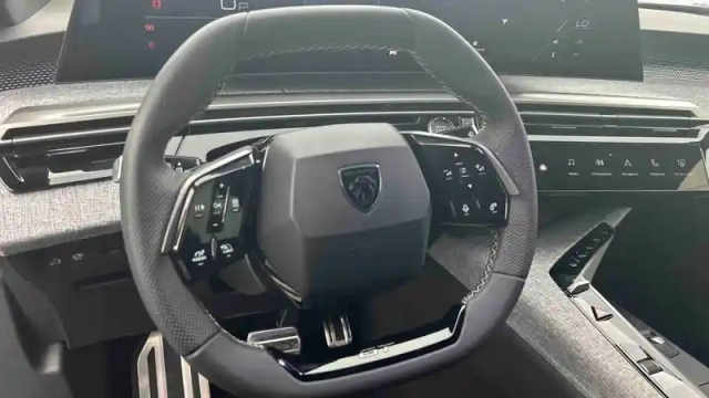 Peugeot 3008 hybrid 145 e-dcs6 — photo 39