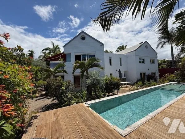 Maison 5 pièces 250 m²