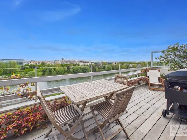 Vends duplex de 138m² en dernier étage avec terrasse. Bécon, Pont de Levallois