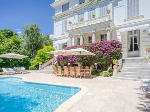 CANNES CENTRE - MAGNIFIQUE APPARTEMENT VILLA BOURGEOISE - PISCI