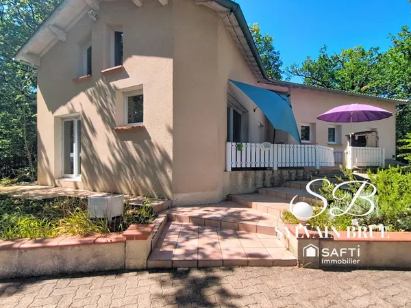 Maison atypique avec piscine et grand sous-sol  Nature, calme et confort