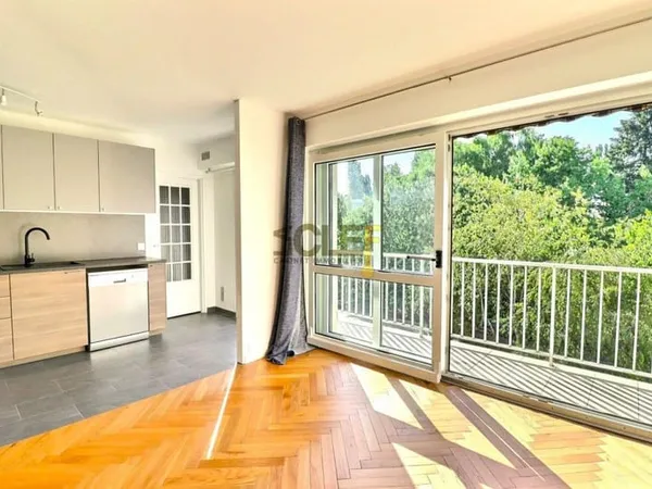 Dernier étage - 4 pièces - 80m² - Balcon