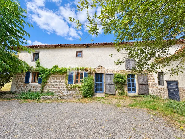 Maison de campagne avec grand terrain à St Clément les Places