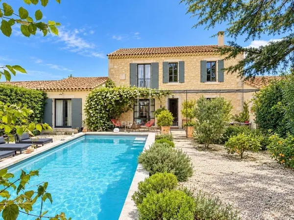 Vends maison de village - 250 m² - 9 pièces, 5 chambres - Saint-Rémy-de-Provence 13210