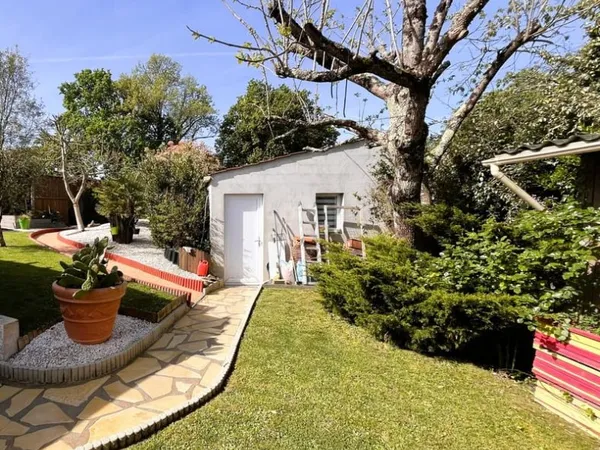 Maison avec atelier 40 m2 et dépendances idéal activité ou