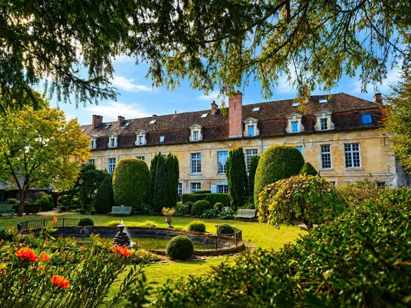Senlis, l'art de vivre dans un couvent classé Monument Historique