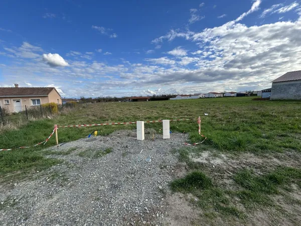 MARINGUES TERRAIN VIABILISE 746 M2