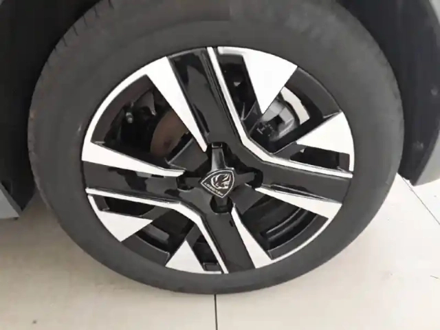 Peugeot 208 hybrid 110 ch e-dcs6 — photo 13
