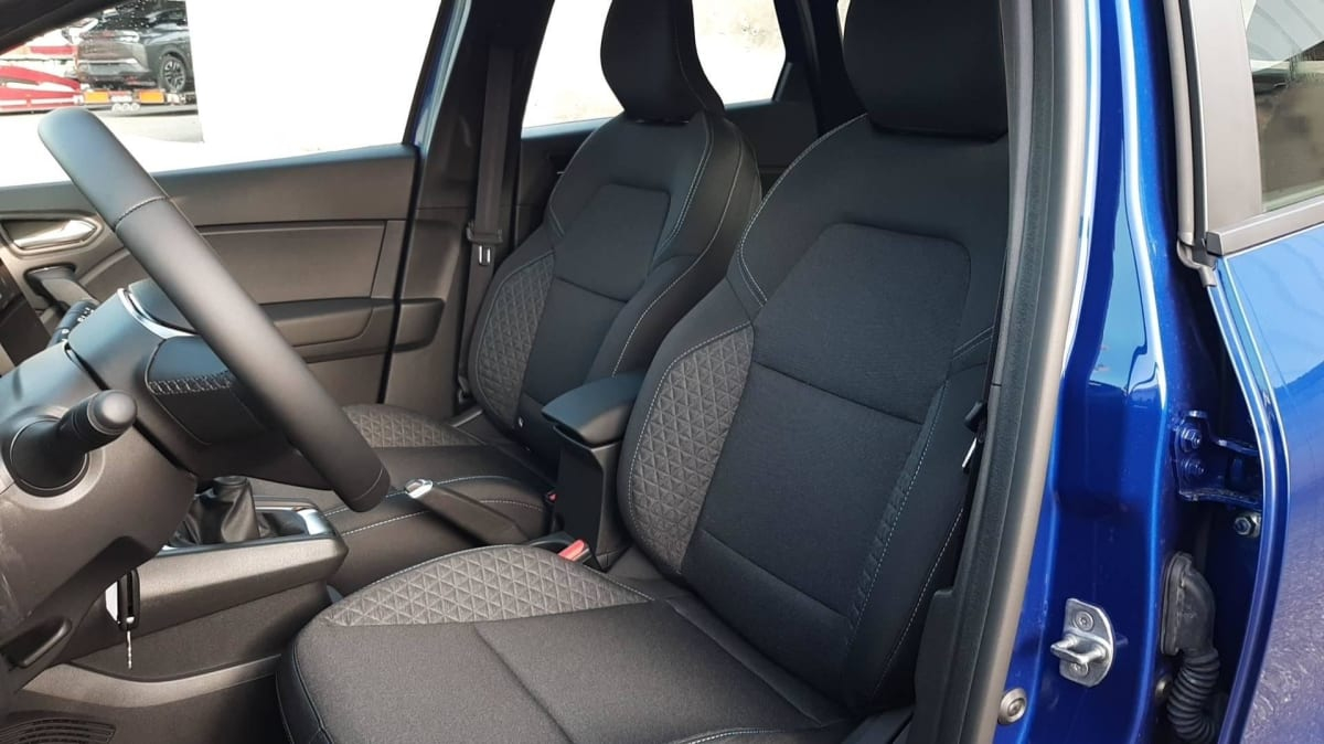 Renault Captur — photo 18