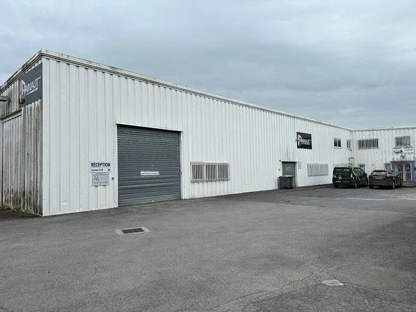 Local commercial 830 m²