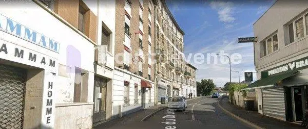 Local commercial 220 m²