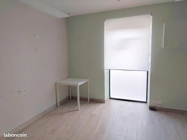 Local commercial / Bureau 33m² PMR + Parking - Centre Pont-Saint-Martin