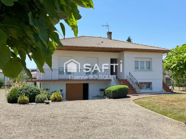 SAINT-PIERRE-DU-MONT - UNE ADRESSE RECHERCHÉE, UN BIEN RARE !