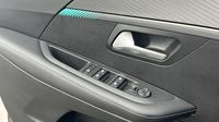 Peugeot 208 1.2 PureTech 100ch S&S Allure EAT8 — photo 19