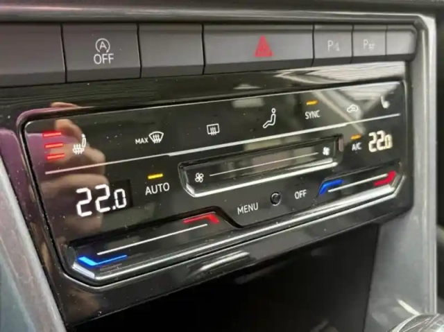 Volkswagen T-Roc 1.5 tsi evo 150ch style exclusive dsg7 — photo 12