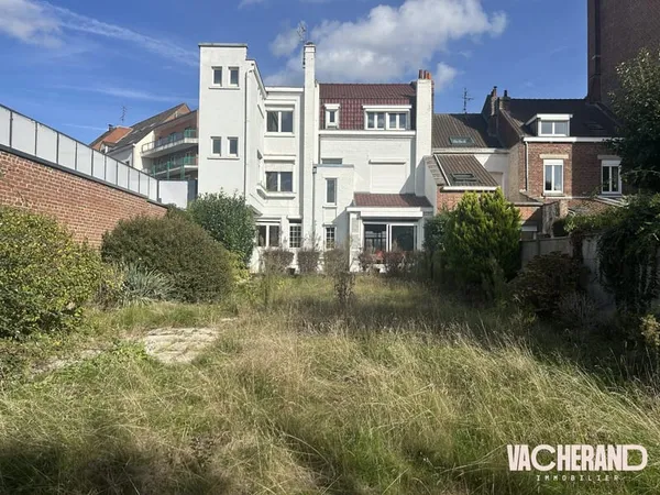 Grande maison bourgeoise + Jardin + Garage