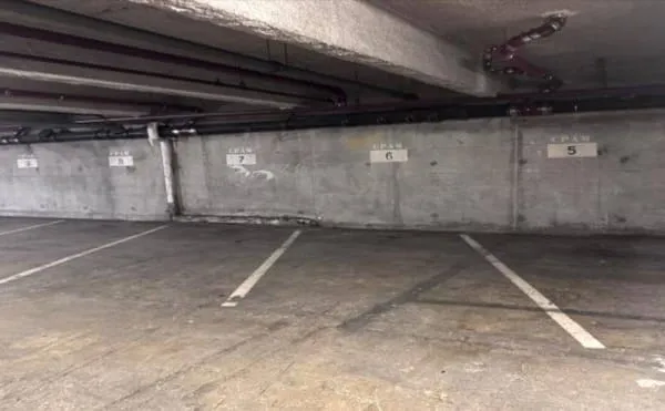 Parking 300 m²