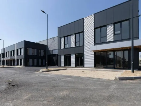 Local d'activité 1951 m²