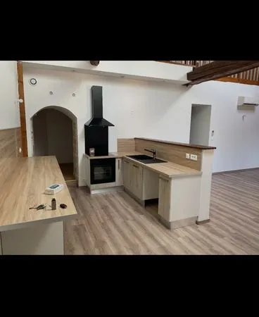À louer - Grand appartement T5 rénové - 4 chambres - Centre de Saint-Amour