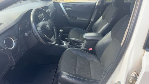 Toyota Auris 2.0 D-4D 124 - Edition Style – 2013 – 144007 km – Diesel – Boîte Manuelle — photo 8