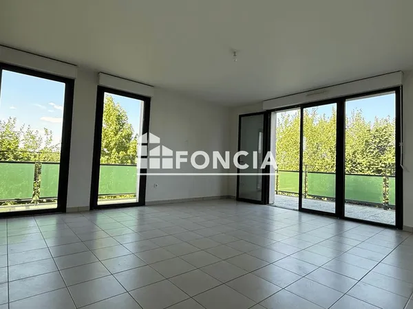 Grand F3 en dernier etage avec terrasse de 16M2