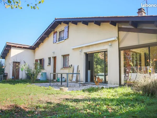 Maison Familiale - 7 pièces - 4-5 Ch - 600m2 - Autonomie électricité solaire