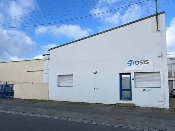 Local d'activité avec bureaux - 255 m2