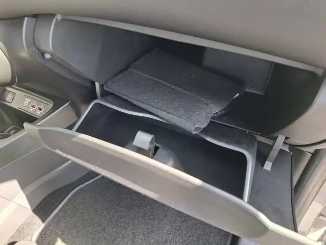 Renault Twingo iii e-tech — photo 12