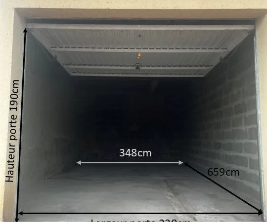 Garage /box fermé à louer. Surface 23m²