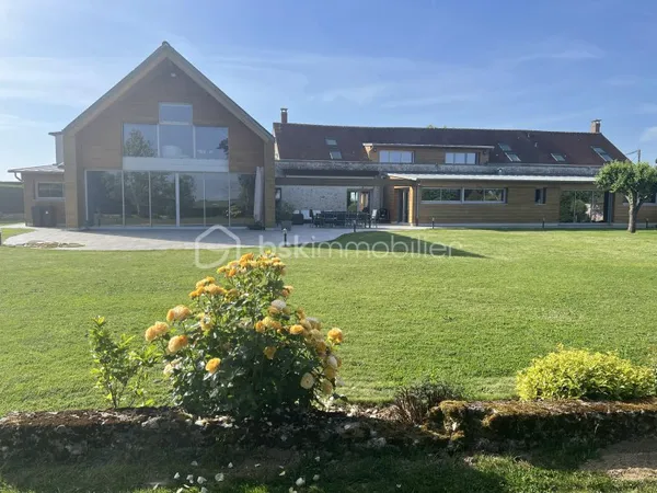 Maison 12 pièces 700 m²