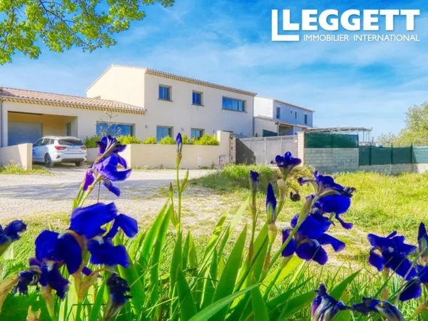 ST MARTIN DE CASTILLON, LUBERON - Grande maison recente et lumineuse. Studio, jardin et vue, jamais 