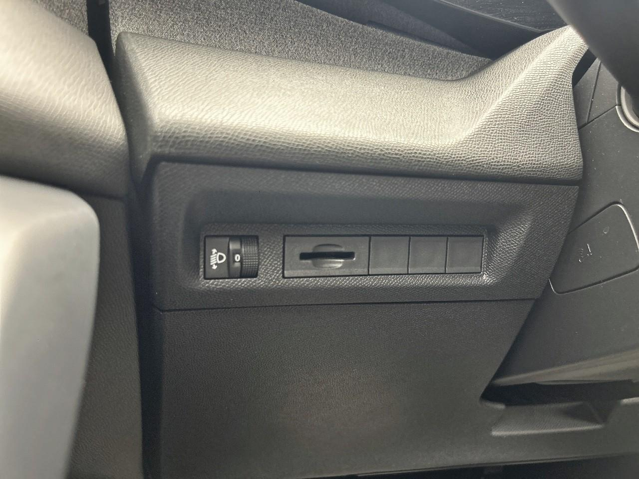Peugeot 308 puretech 130ch s&s eat8 allure — photo 24