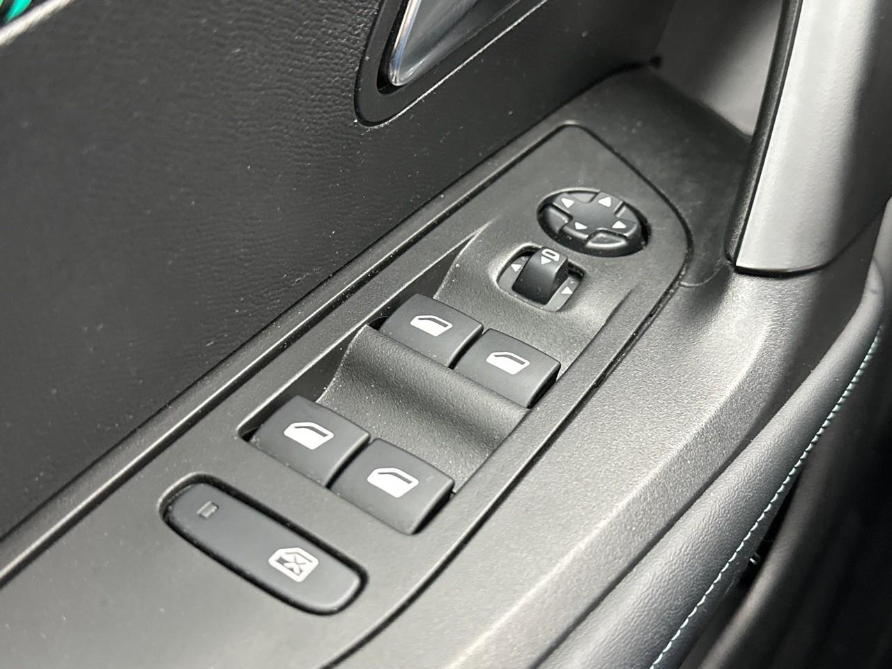 Peugeot 2008 puretech 130 s&s eat8 allure — photo 15